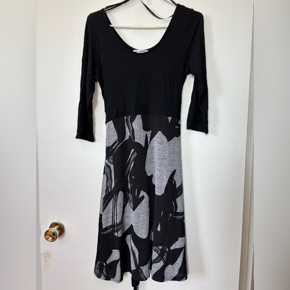 🎉4/30$🎉 Papillon Blanc Black and Gray Fit and Flare Dress🤍 - Picture 1 of 4